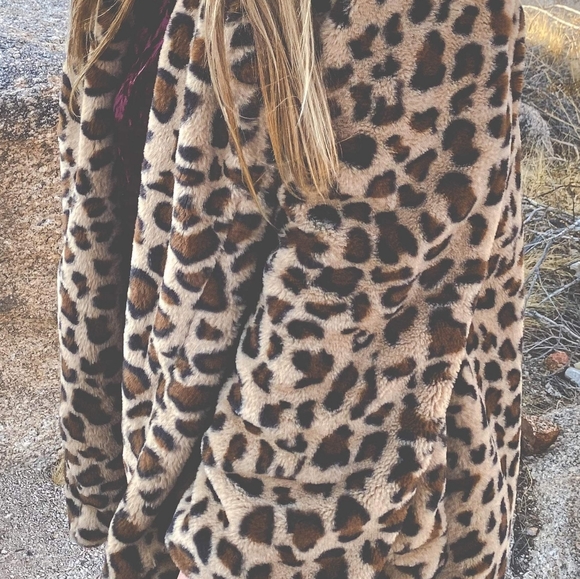 Faux Leopard Fur Coat  - Plus Size - Picture 4 of 4